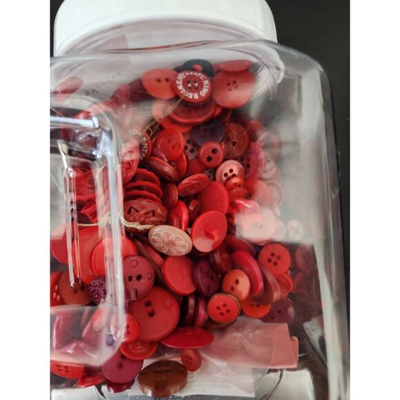 Red Buttons of various shapes/sizes, new, vintage - Picture 3 of 5